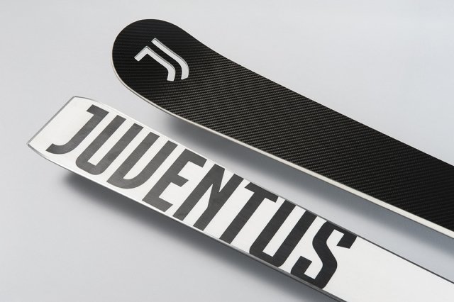 Juventus Skis Front and Back - Interbrand Milan.jpg