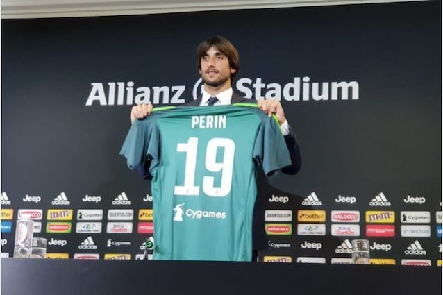 5b61db3cddcb2_Juve-Perin-si-presenta-Che-vantaggio-allenarsi-con-CR7.-La-maglia-19-Ecco-perch.jpg.829a4ff6dc9de4dc9ca5ab7ada65dd75.jpg