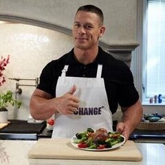 JOHN CENA PREPARA LA CENA