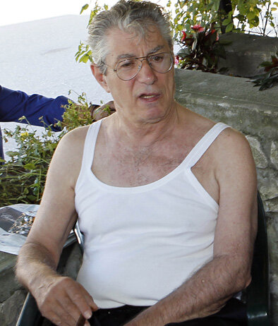 umberto_bossi_bossi_canottiera_18_agosto_2011_cadore_tremonti_calderoli_01.jpg