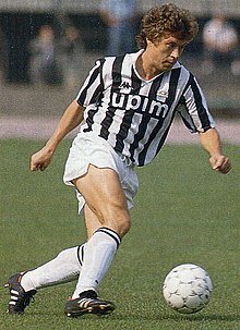 Oleksandr_Zavarov_-_Juventus_FC_1989-90.jpg.2214b4268920518f4bfd0bca59a5cfbc.jpg