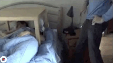 scherzi-bastardi-amici-9.gif.f1b04415747de12ae01b46cc328d2fb5.gif