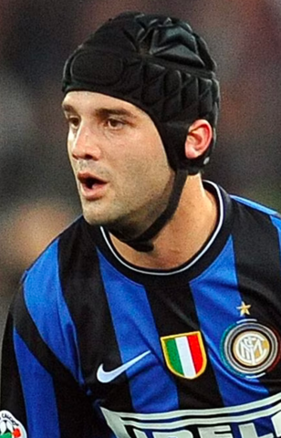 chivu-450.png.bef356c7c6b16e67df4db65d500a4e72.png