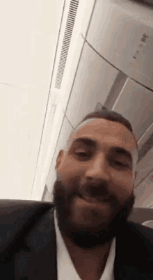 karim-benzema.gif.2cb9206106133883c6068472040ddfe1.gif