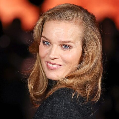 eva-herzigova-attends-the-chanel-womenswear-spring-summer-news-photo-1763477188.pjpeg.jpg.da20c04cc7da633b3713fb215664f963.jpg